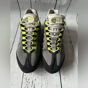 Nike AIRMAX 95EM VOLT, Cool Gray,Black and Green. Size M 11